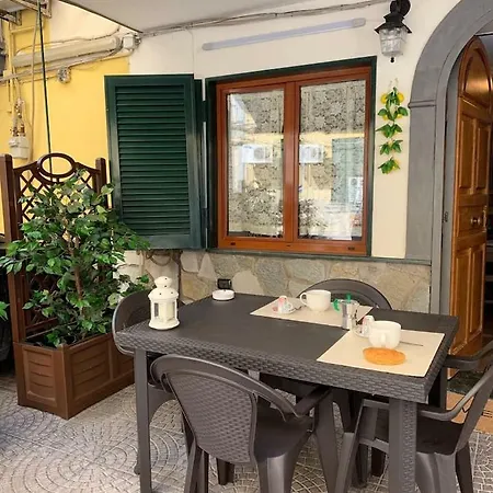 San Gennaro House Nyaraló *